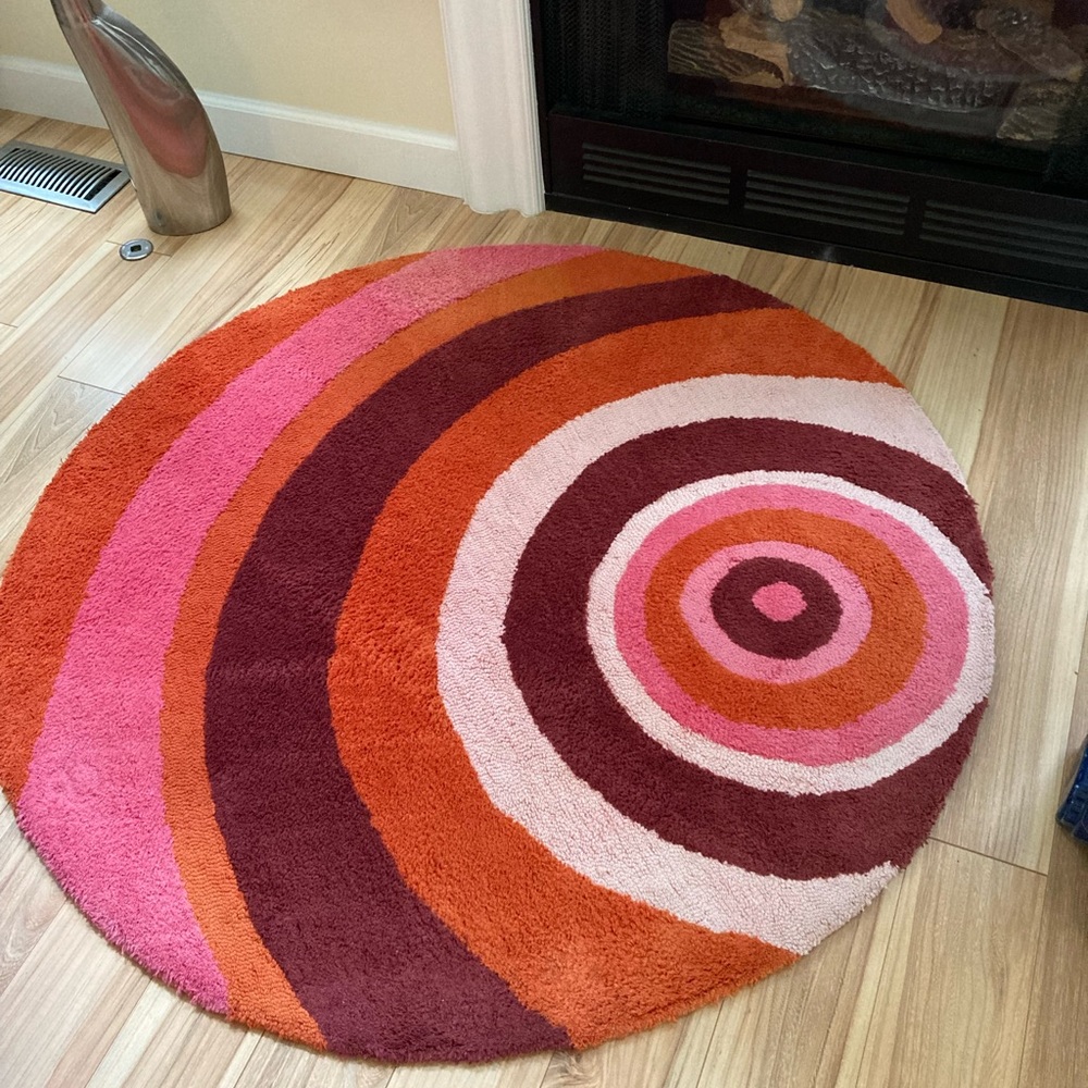 Round area rug